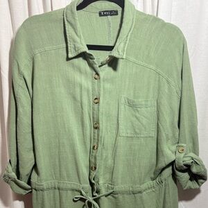 Very J Button up Romper in Size Medium light green/sage color
